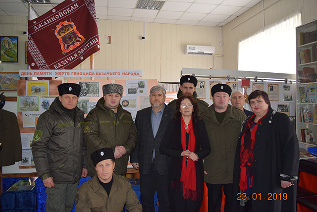  В Джанкое открылась выставка «День памяти жертв геноцида казачьего народа».