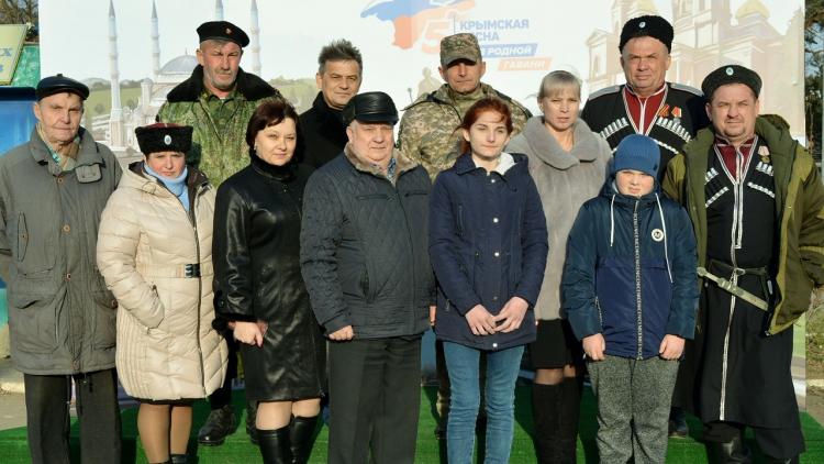 Черноморские казаки приняли участие в фотовыставке, посвященная 5-летию Крымской весне 