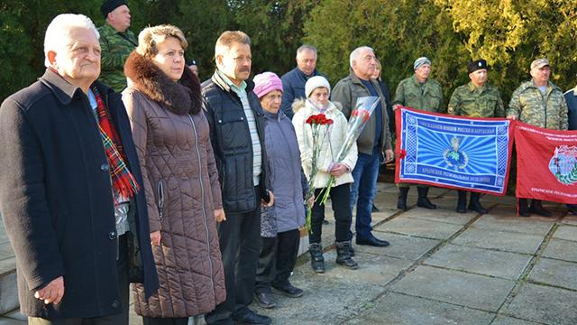 В День Героев Отечества в с. Калинино открыли мемориальную доску земляку, павшему в боях с фашистскими захватчиками