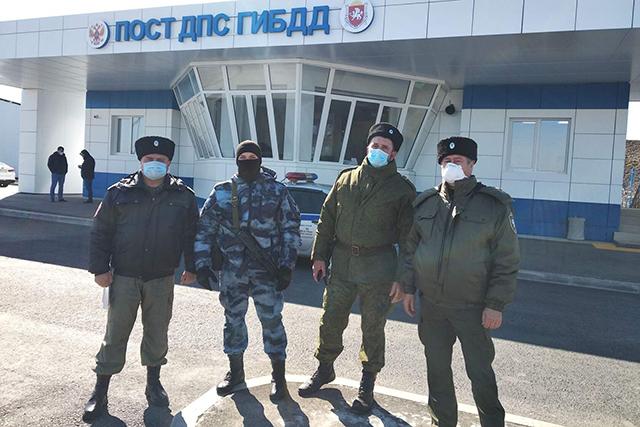 На Крымском мосту керченские казаки участвуют в обеспечении правопорядка на посту ДПС  