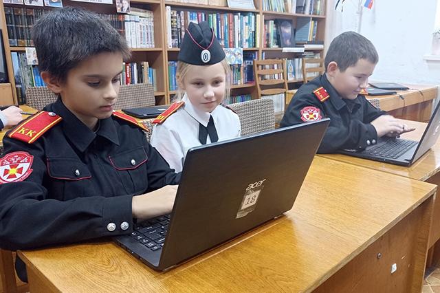 Ялтинские казаки и кадеты присоединились к Всероссийской акции «Казачий диктант – 2023»