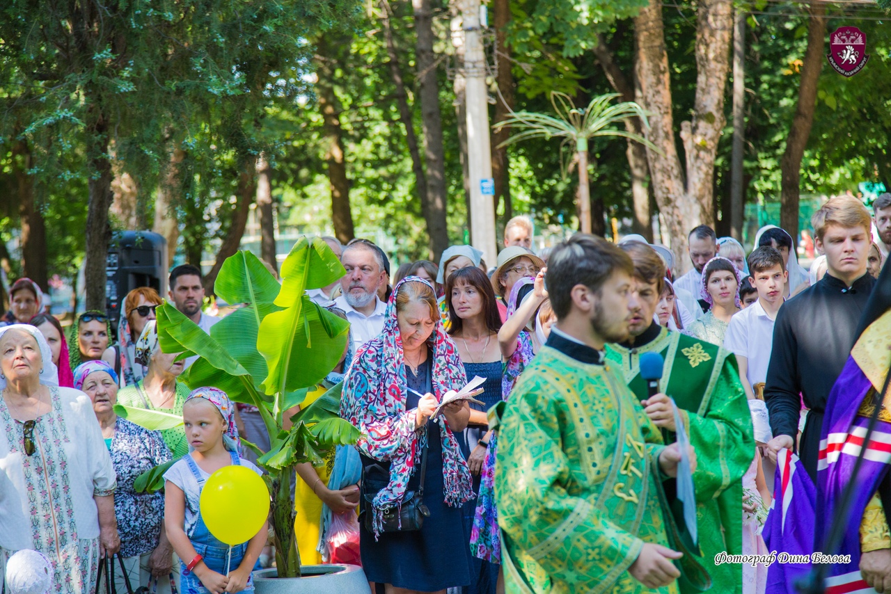 Крымские казаки приняли участие в семейном крестном ходе 