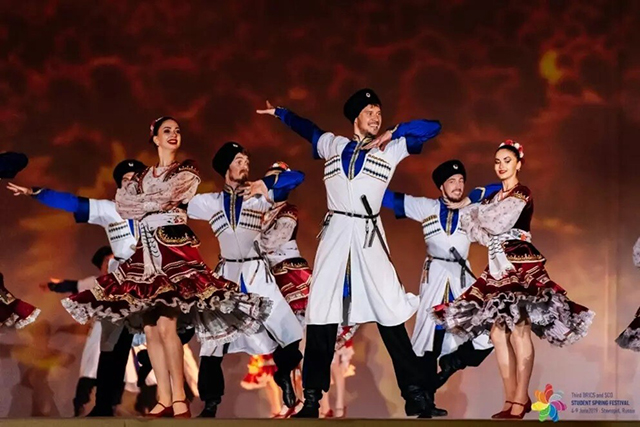 В Керчи прошел концерт Государственного казачьего ансамбля песни и танца «Ставрополье»