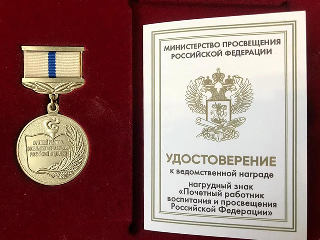 Черноморские казаки поздравляют Светлану Эдуардовну Воронину с награждение нагрудным знаком