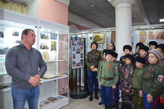 Кадеты «Школы джур» почтили память жертв трагедии Русского Исхода