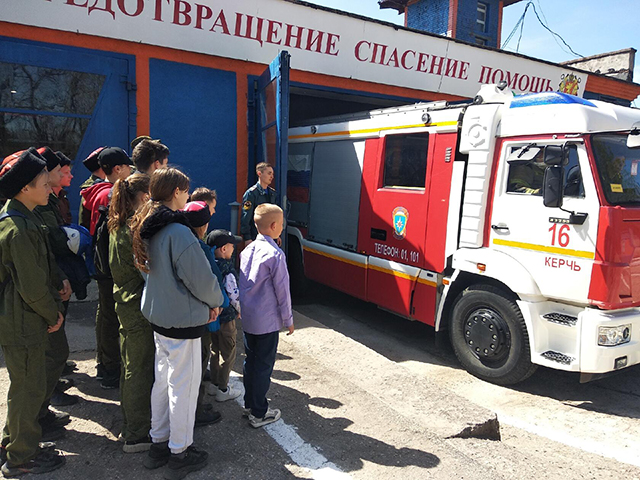 Казачата ВПК «Грифон» побывали на экскурсии в пожарно-спасательной части 