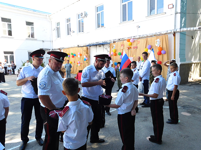 В Джанкое открылся первый кадетский казачий класс
