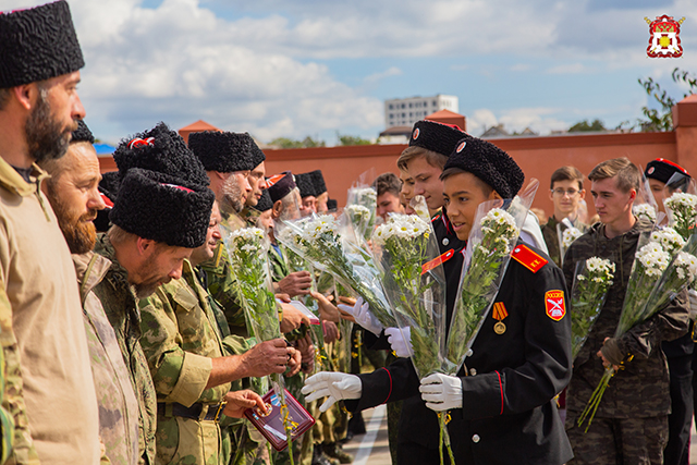 В Крыму наградили добровольцев казачьего штурмового батальона «Таврида»