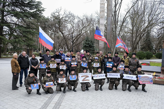 Казаки и кадеты Феодосии присоединились к акции в поддержку Президента России и проведения спецоперации на Украине   