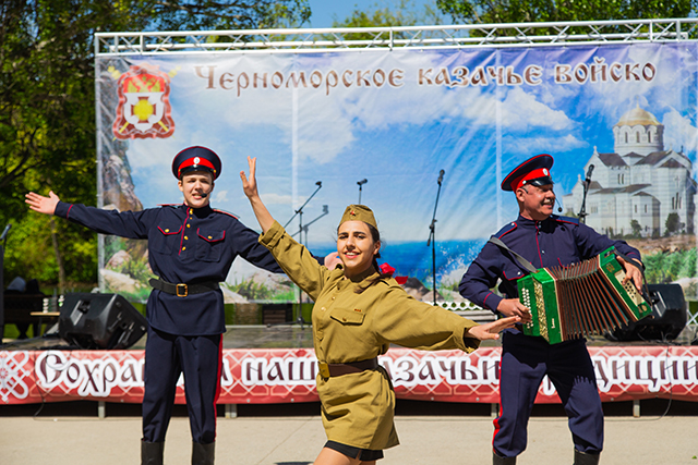 В Симферополе прошел концерт ко Дню Великой Победы и Дню казака