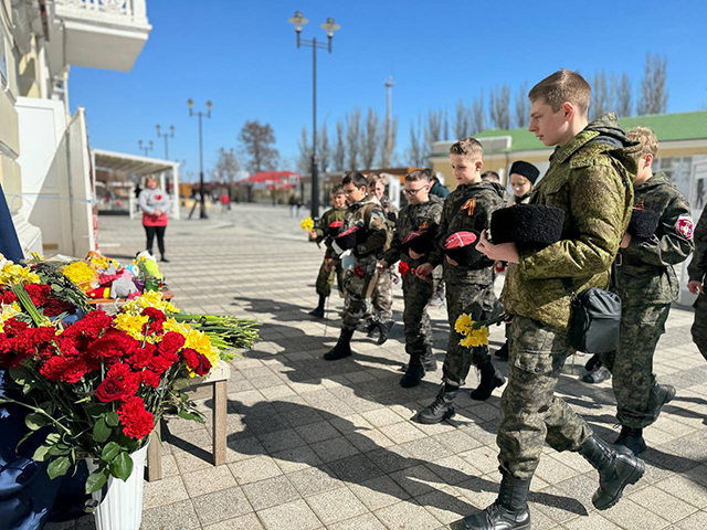 Казаки и кадеты Феодосии почтили память жертв теракта в «Крокус Сити Холле»