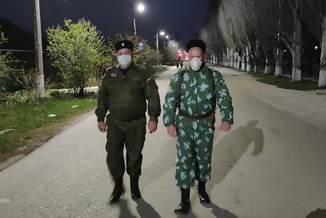   Нижнегорские казаки патрулируют улицы