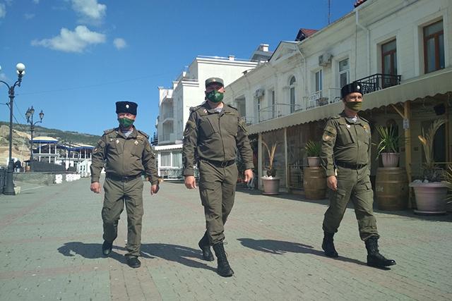 Севастопольские казаки продолжают участвовать в патрулировании  