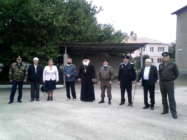 Черноморские казаки на торжественной отправке призывников в армию 