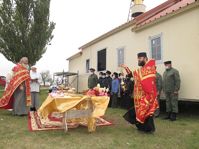 Казаки черноморцы «Станицы Золотополенской» участвовали в воздвижении креста на новый храм