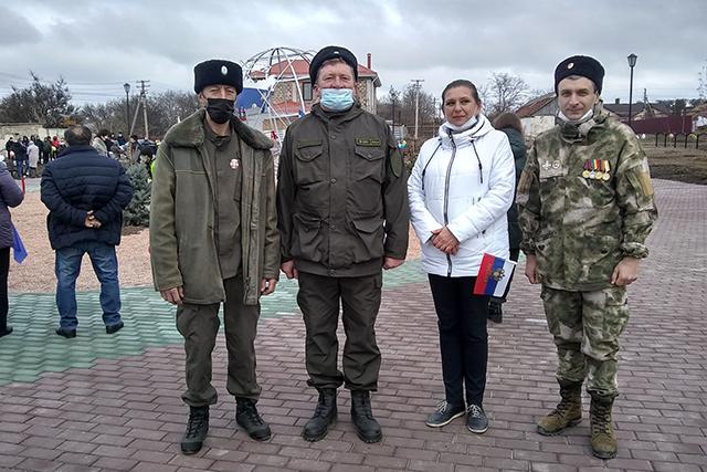 Черноморские казаки приняли участие в торжественном открытии сквера