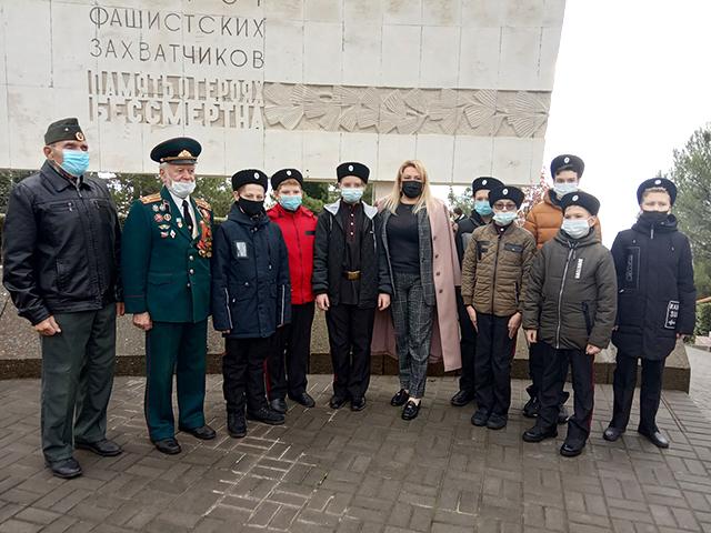  Ялтинские казаки и кадеты почтили память Неизвестного Солдата