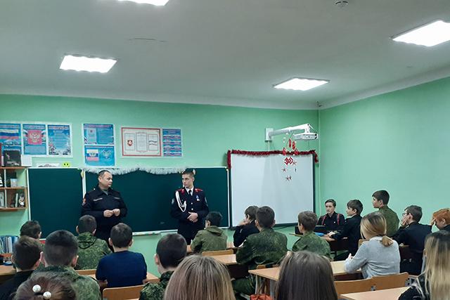 В Табачновской школе состоялась встреча казачат с кадетом Новороссийского казачьего корпуса