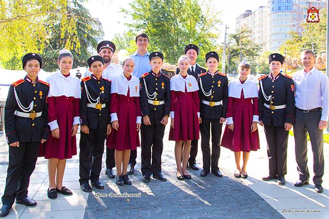 Кадеты казачьего класса приняли участие в молодежном флешмобе «Твой выбор важен»