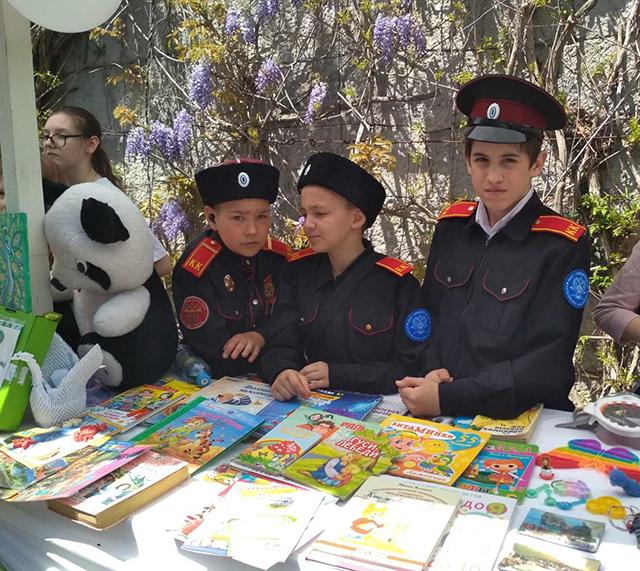Казачата ВПК "Наследие" приняли участие в акции "Белый цветок"