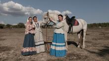 Онлайн-Фотовыставка «Современный мир черноморской казачки». Фольк-группа казачьей песни "Казна"