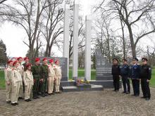 Золотополенские казаки почтили память погибших летчиков 